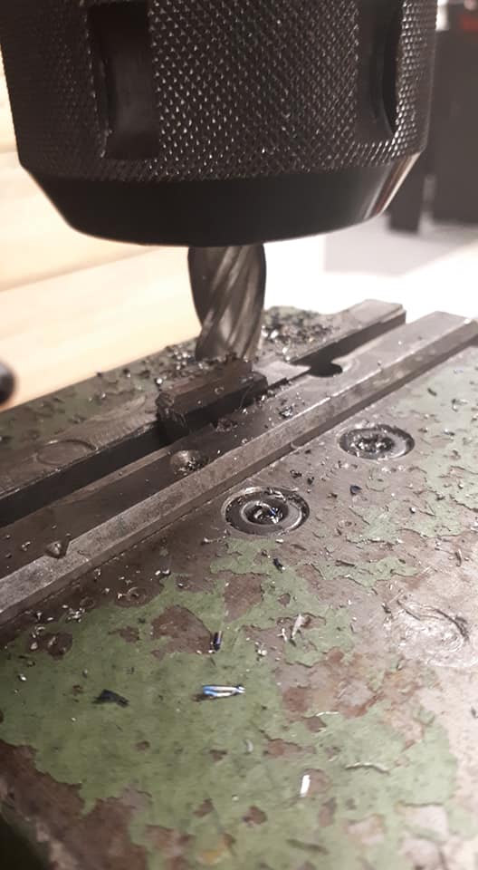 Job du jour, fabrication de deux extracteurs Harmerli P240 en 38S&W WC en acier xc75. — photo