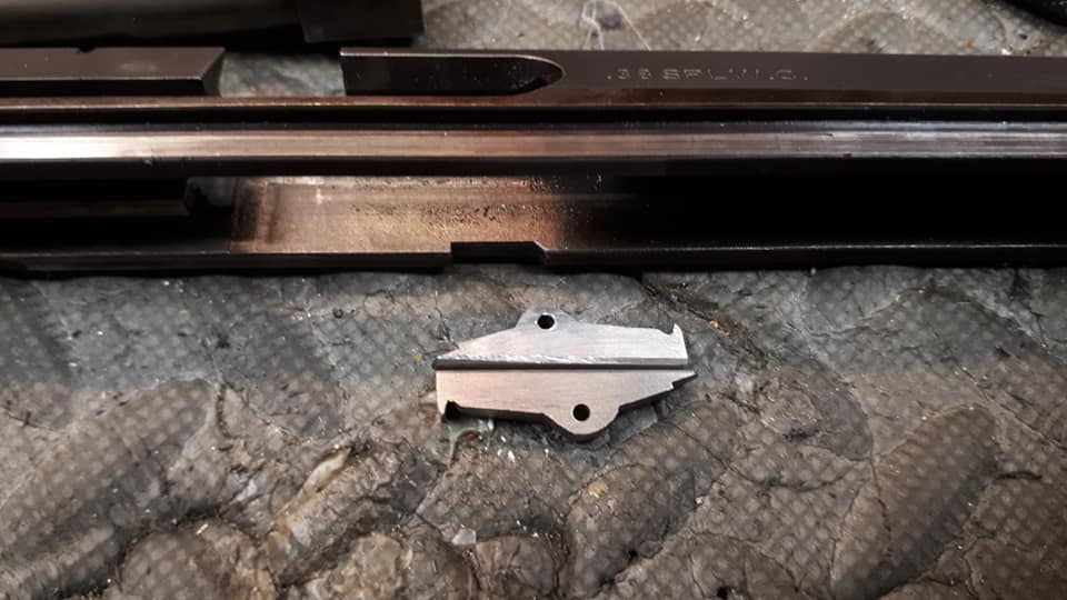 Job du jour, fabrication de deux extracteurs Harmerli P240 en 38S&W WC en acier xc75. — photo