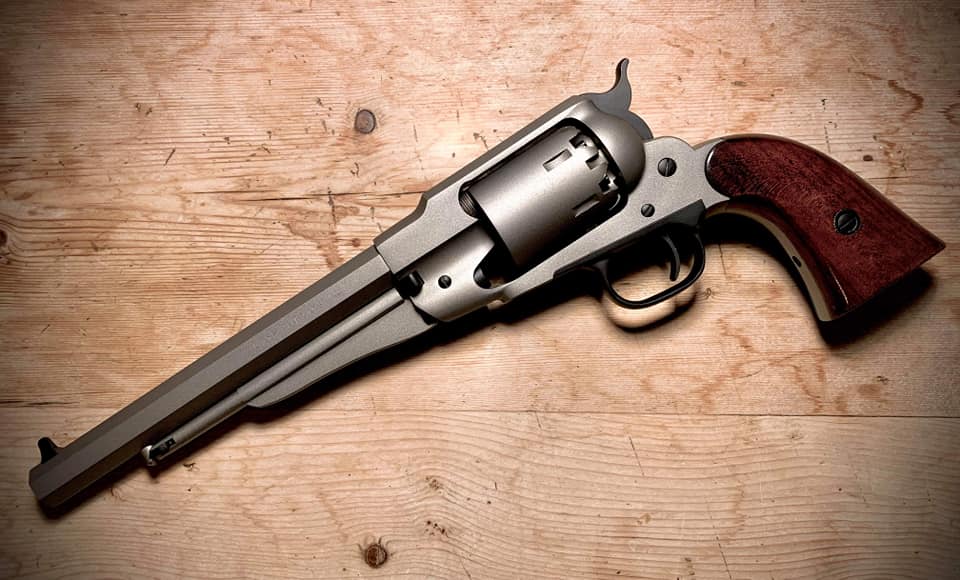 Poste du soir pour vous présenter ce magnifique Pietta 1858 New Army cal 44 que nous av… — photo