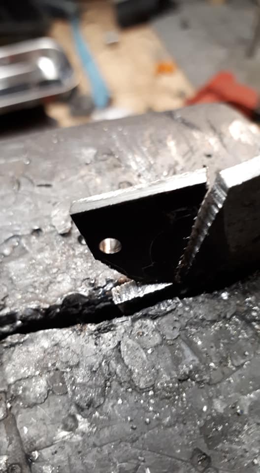 Poste du soir, avec quelques photos de la fabrication et trempe d'un percuteur sur un S… — photo