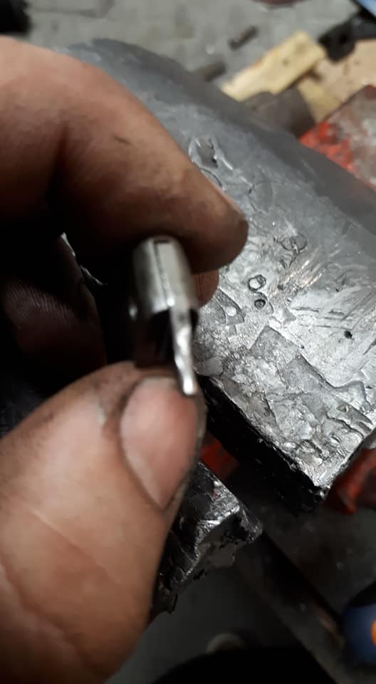 Poste du soir, avec quelques photos de la fabrication et trempe d'un percuteur sur un S… — photo
