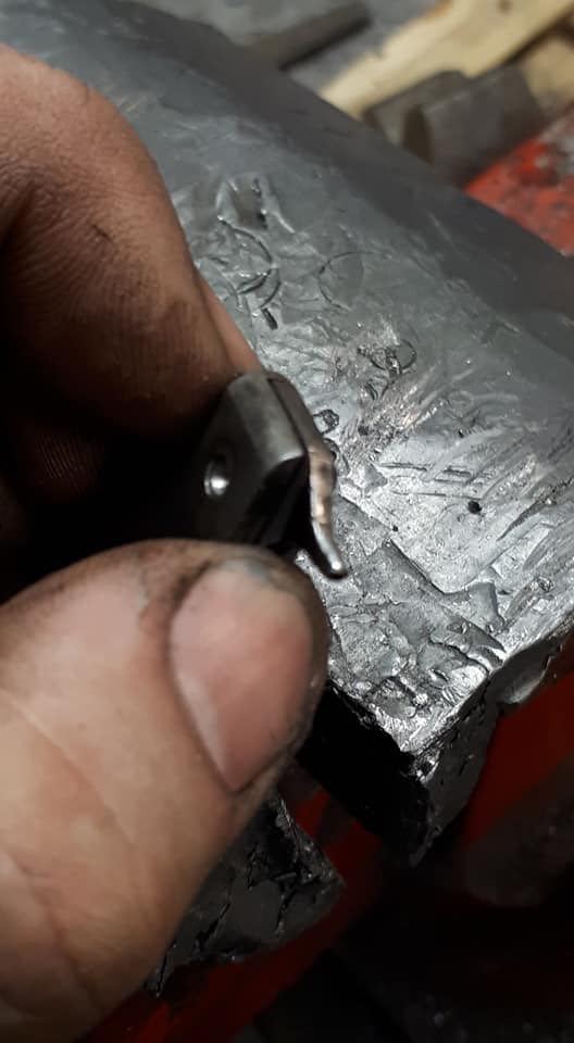 Poste du soir, avec quelques photos de la fabrication et trempe d'un percuteur sur un S… — photo