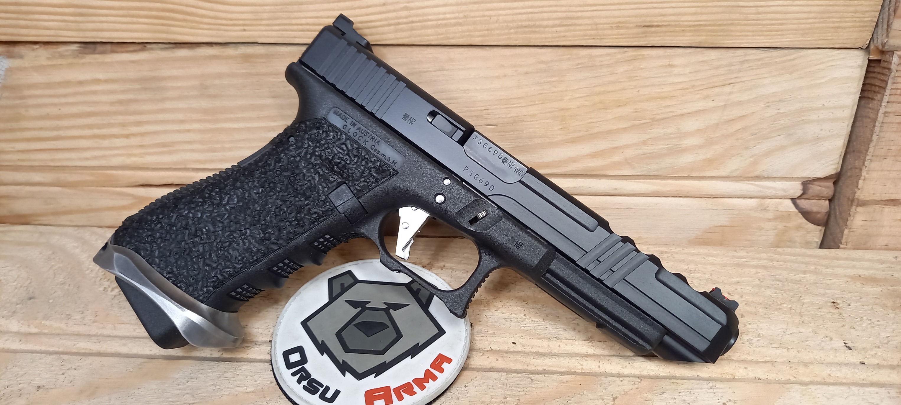 Glock 34 custom : stries, facettes et évents — photo
