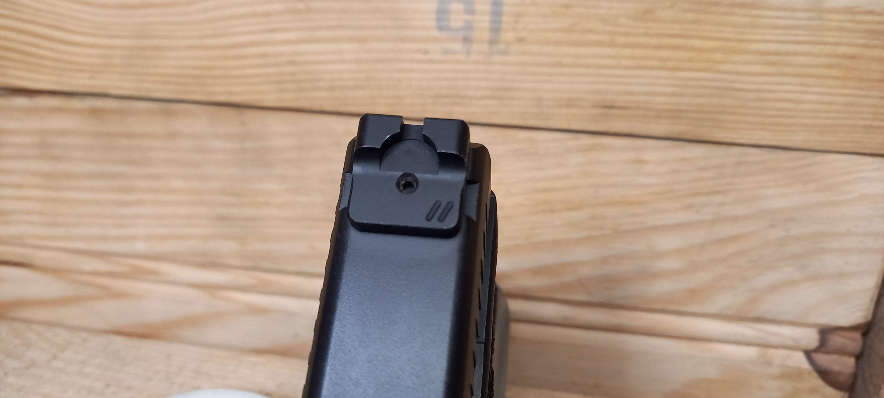 Glock 34 custom : stries, facettes et évents — photo