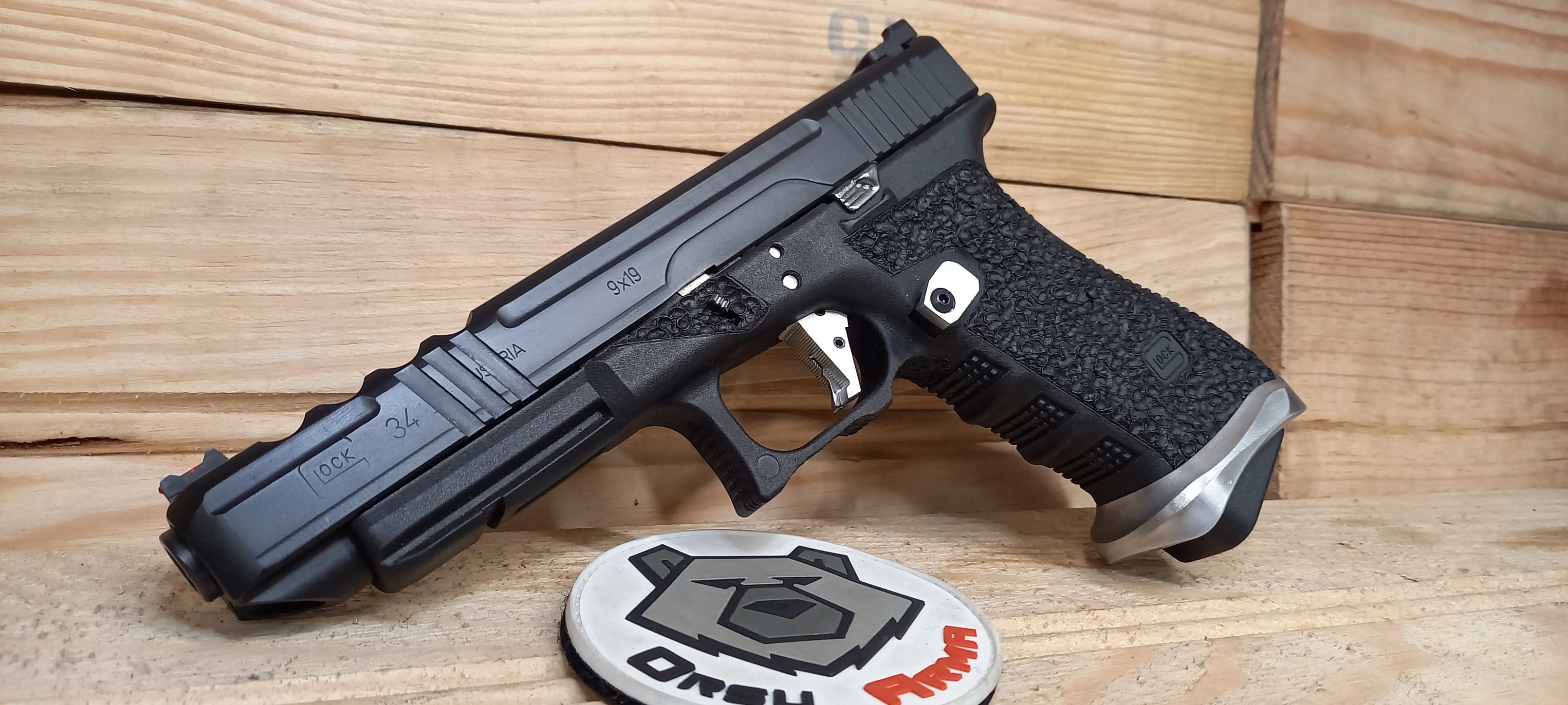 Glock 34 custom : stries, facettes et évents — photo
