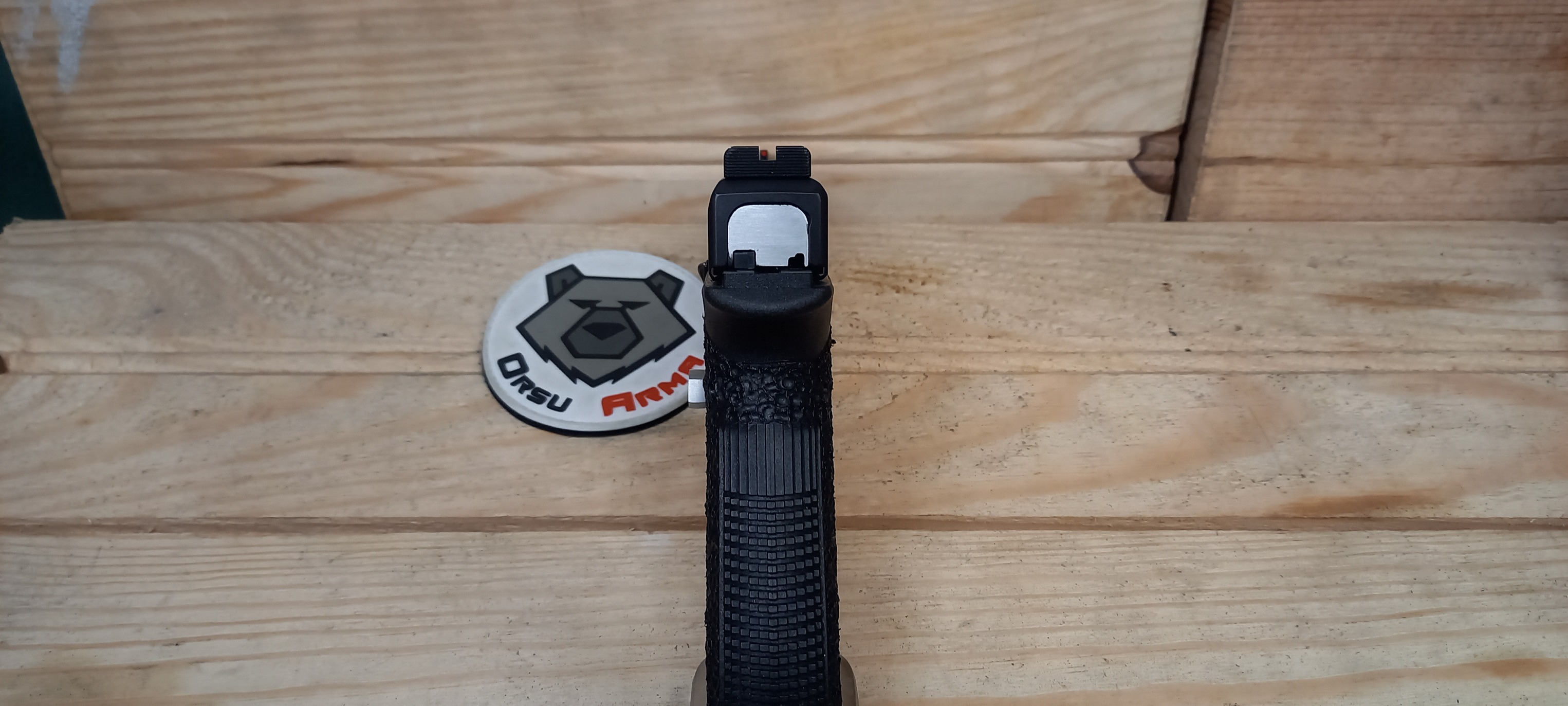 Glock 34 custom : stries, facettes et évents — photo