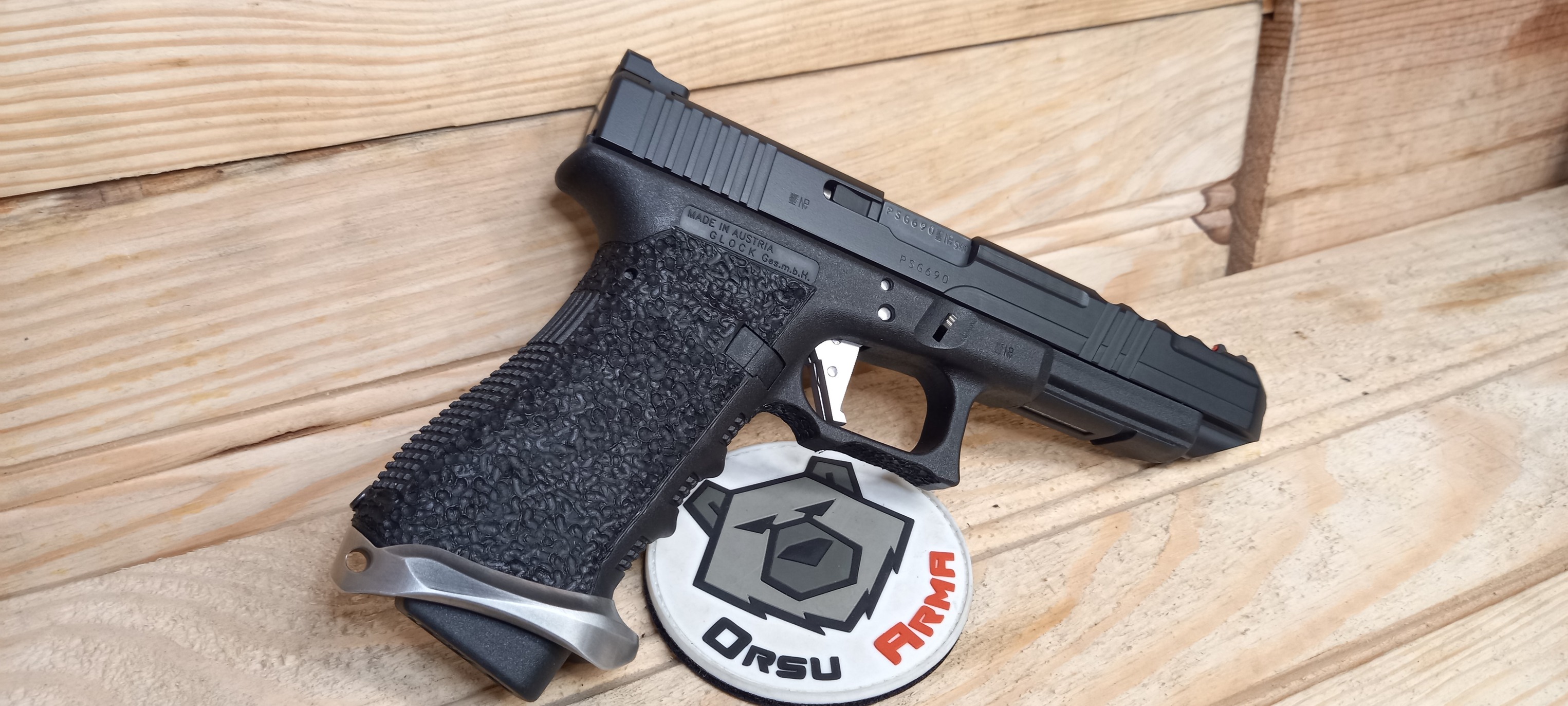Glock 34 custom : stries, facettes et évents — photo