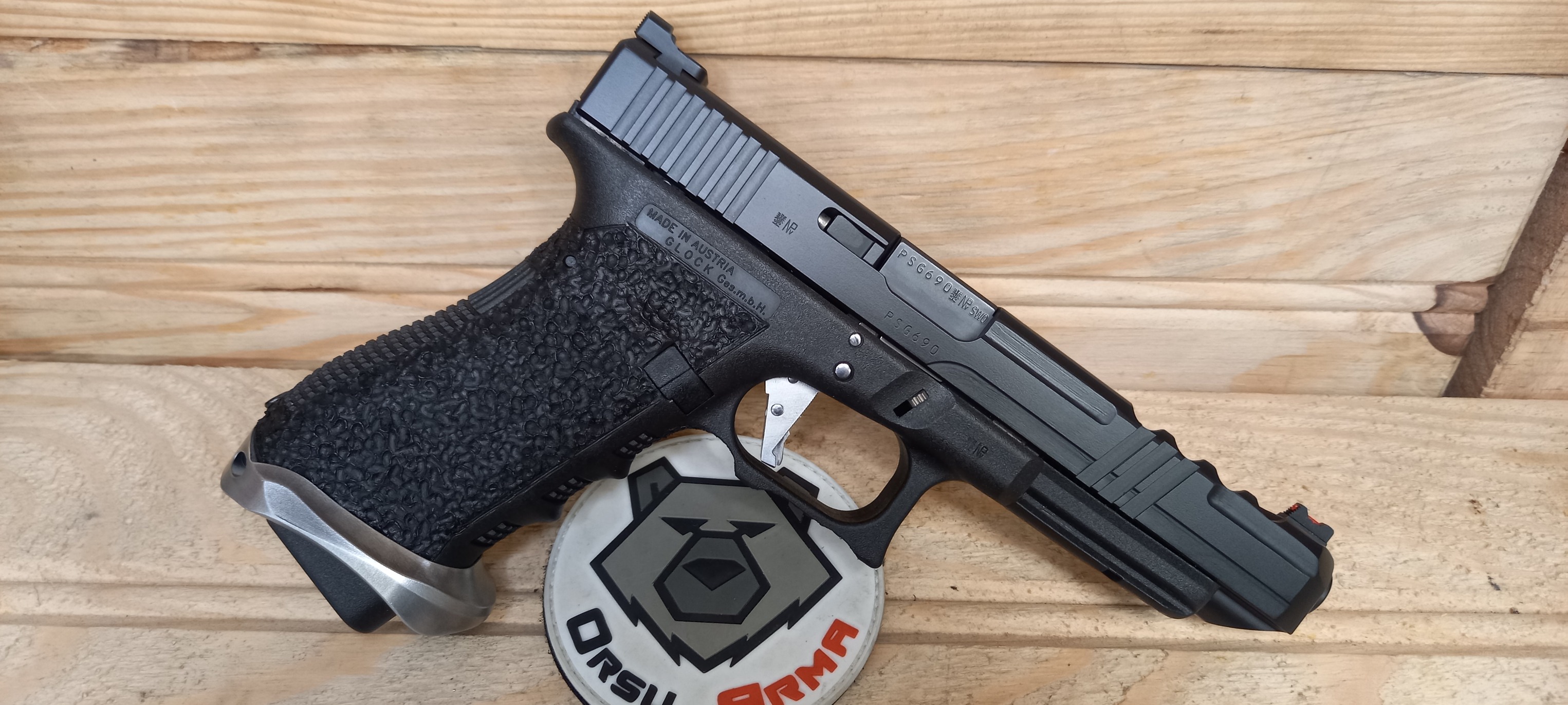 Glock 34 custom : stries, facettes et évents — photo