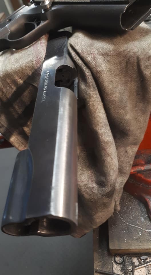 Post du soir sur un avant/après restauration complète d'un magnifique Colt Delta Elite … — photo