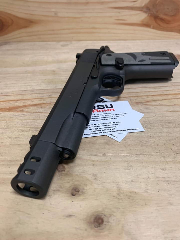 Post du soir sur un avant/après restauration complète d'un magnifique Colt Delta Elite … — photo