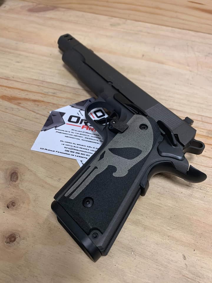 Post du soir sur un avant/après restauration complète d'un magnifique Colt Delta Elite … — photo