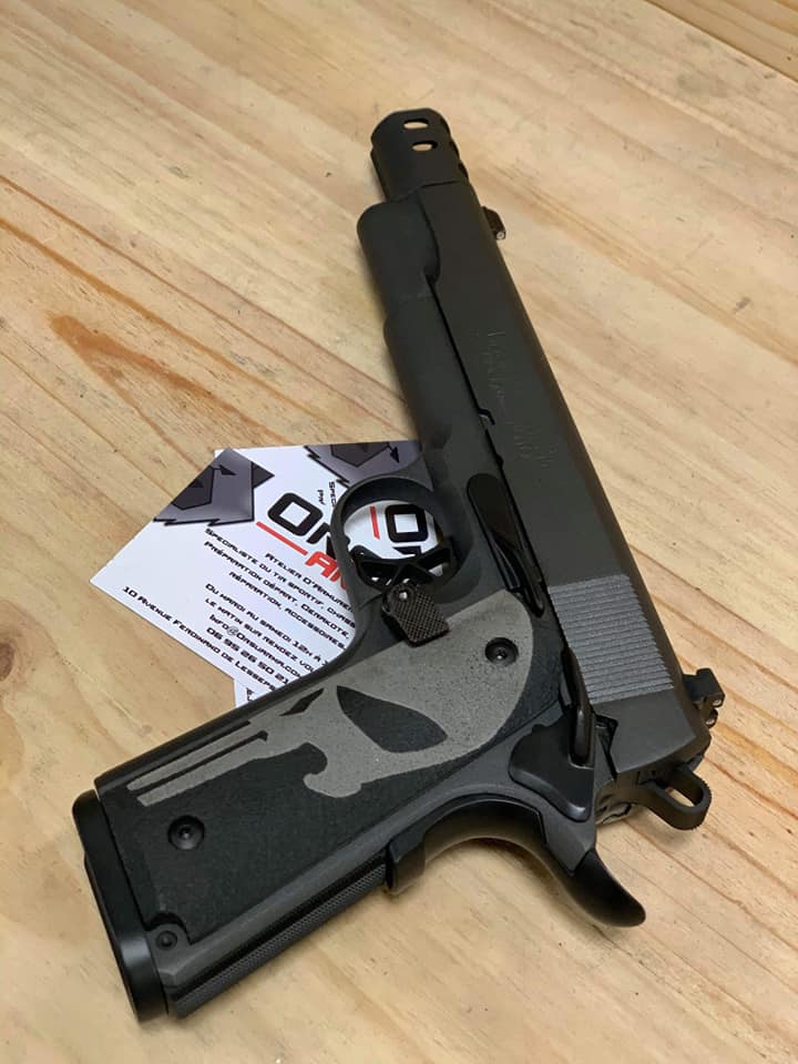 Post du soir sur un avant/après restauration complète d'un magnifique Colt Delta Elite … — photo