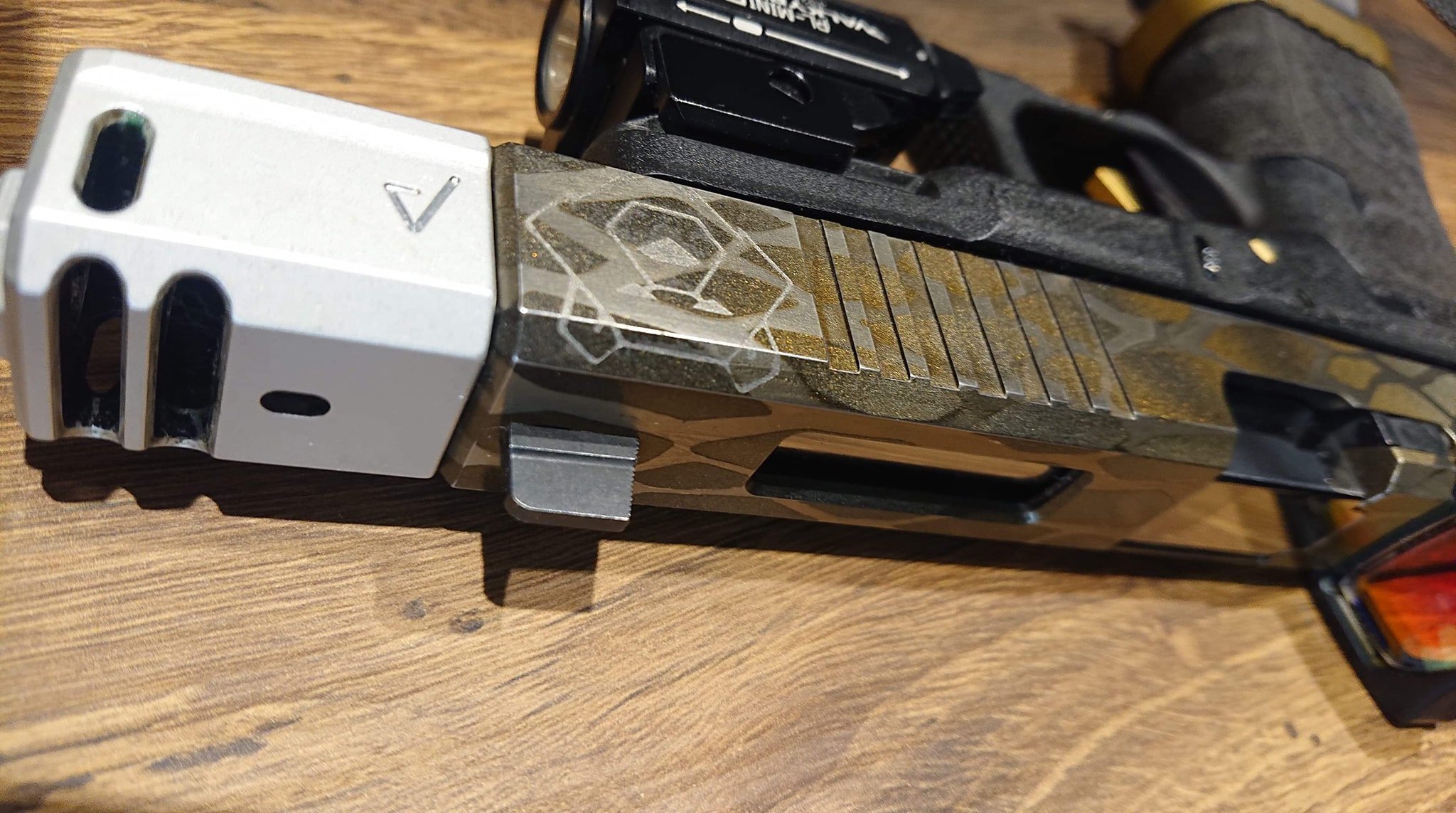 Quelques retour photos de nos travaux spéciale Customs Acide et Cerakote. Couteaux fait… — photo