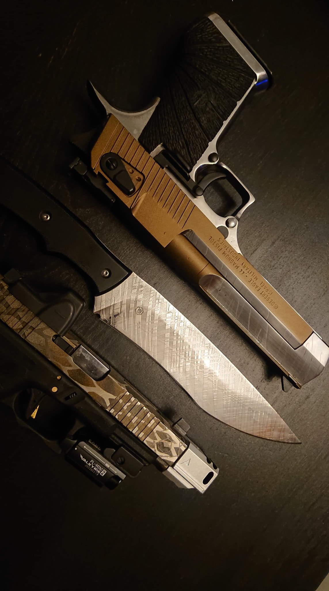 Quelques retour photos de nos travaux spéciale Customs Acide et Cerakote. Couteaux fait… — photo