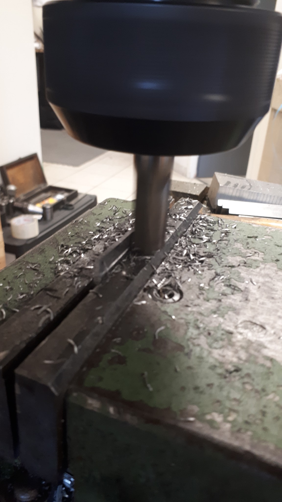Aujourd'hui petit poste sur la réalisation d'un guidon sur mesure. Base Colt série 80 q… — photo