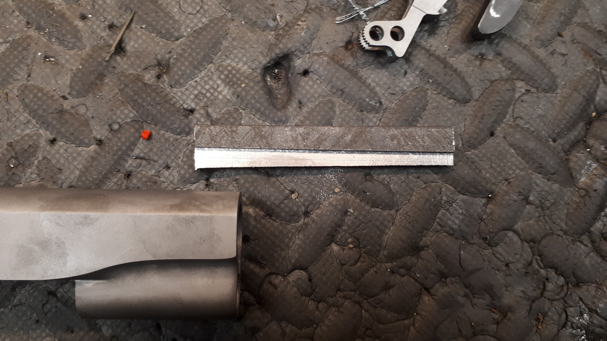 Aujourd'hui petit poste sur la réalisation d'un guidon sur mesure. Base Colt série 80 q… — photo