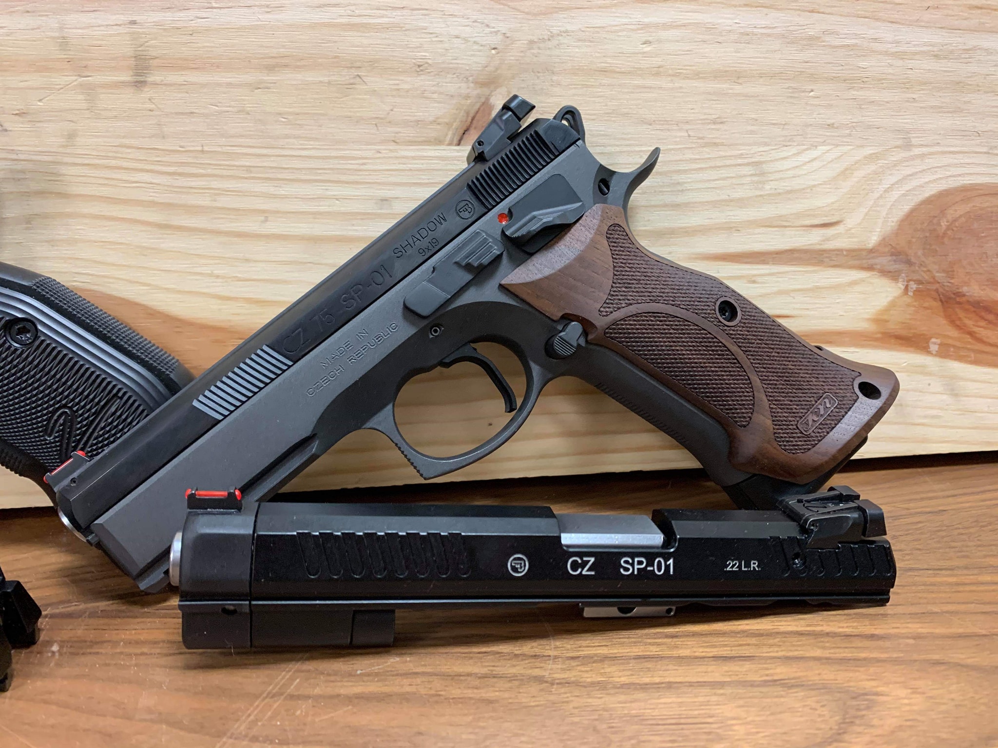 Poste du jour sur deux Customs CZ + Convertion SP01 & Shadow II : — photo