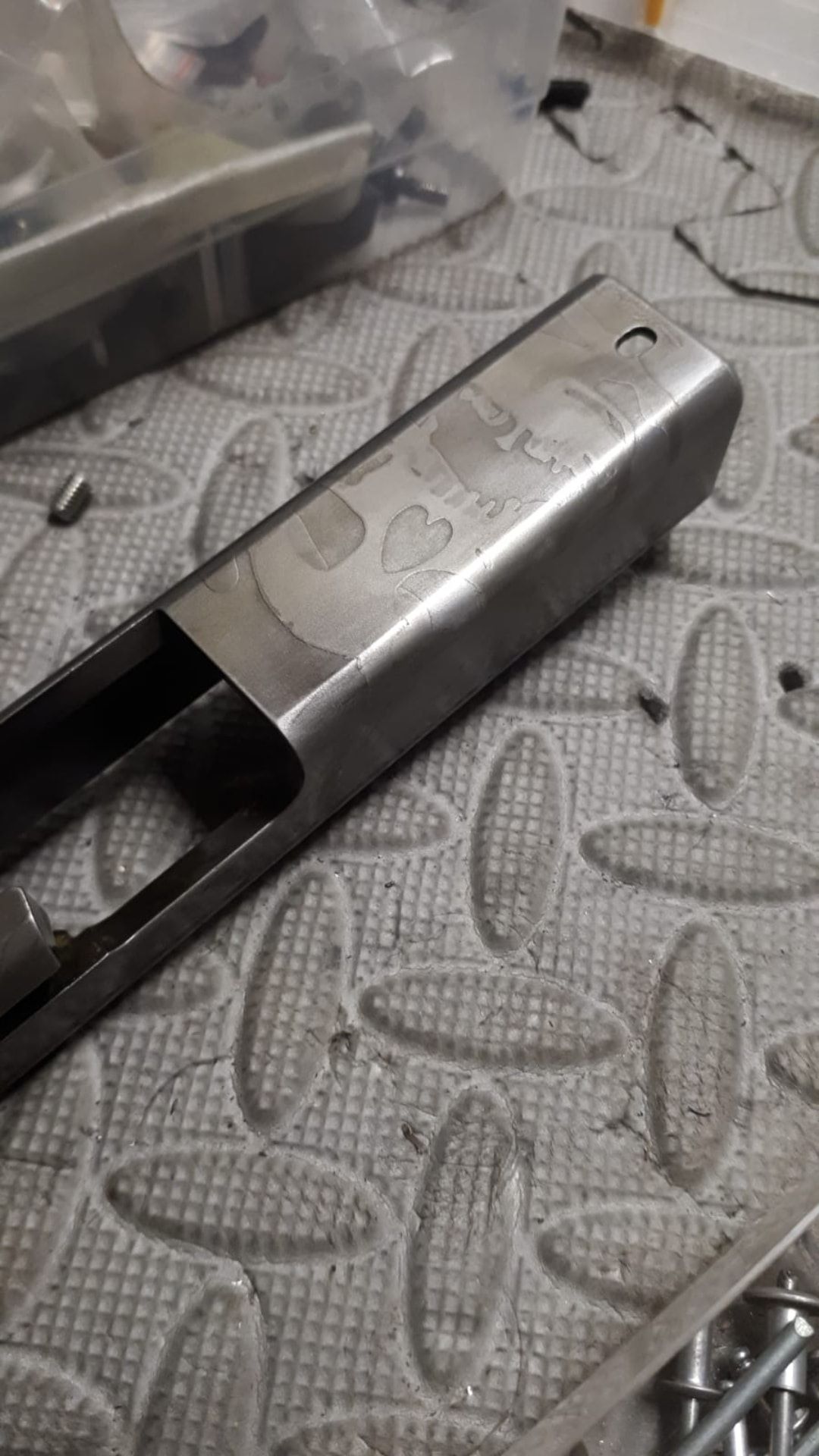 Poste du Jour, quelques photos sur un de nos Custom Acide sur un Glock G19 Fileté, avec… — photo