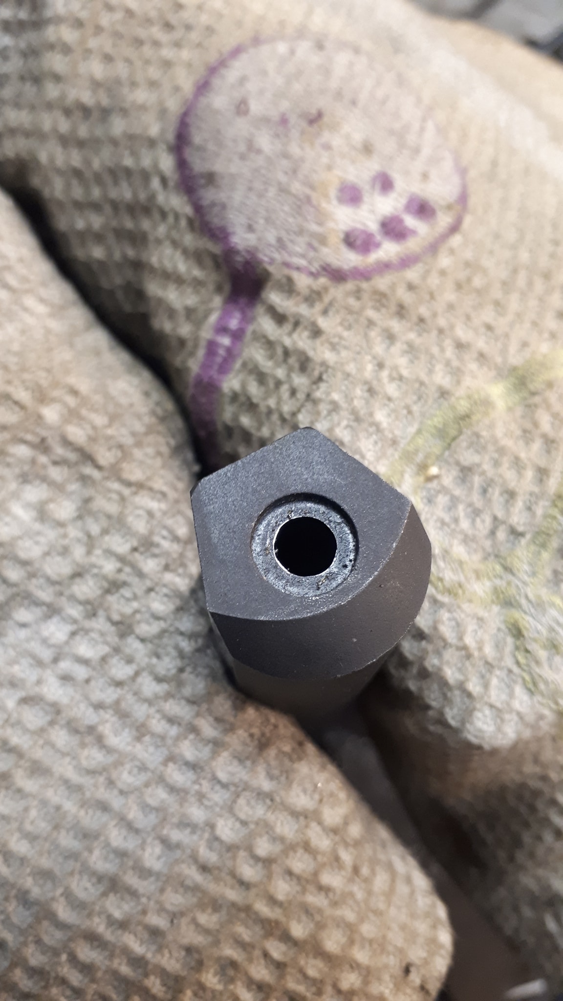 Poste du jour sur le filetage d'un Browning Buckmarck URX, noter la super concentricité… — photo