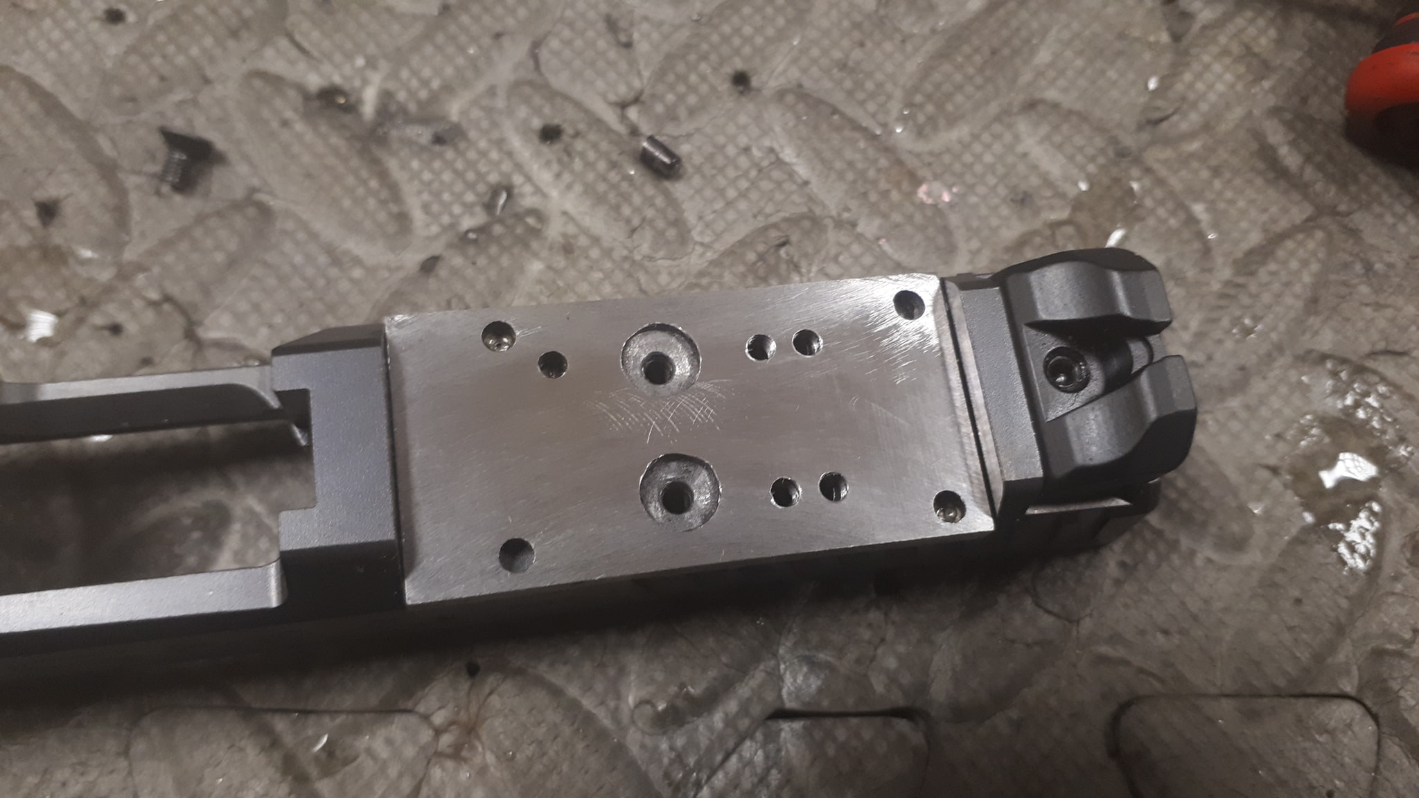 Poste du jour sur la fabrication d'une interface pour point rouge Vortex Venom sur un C… — photo