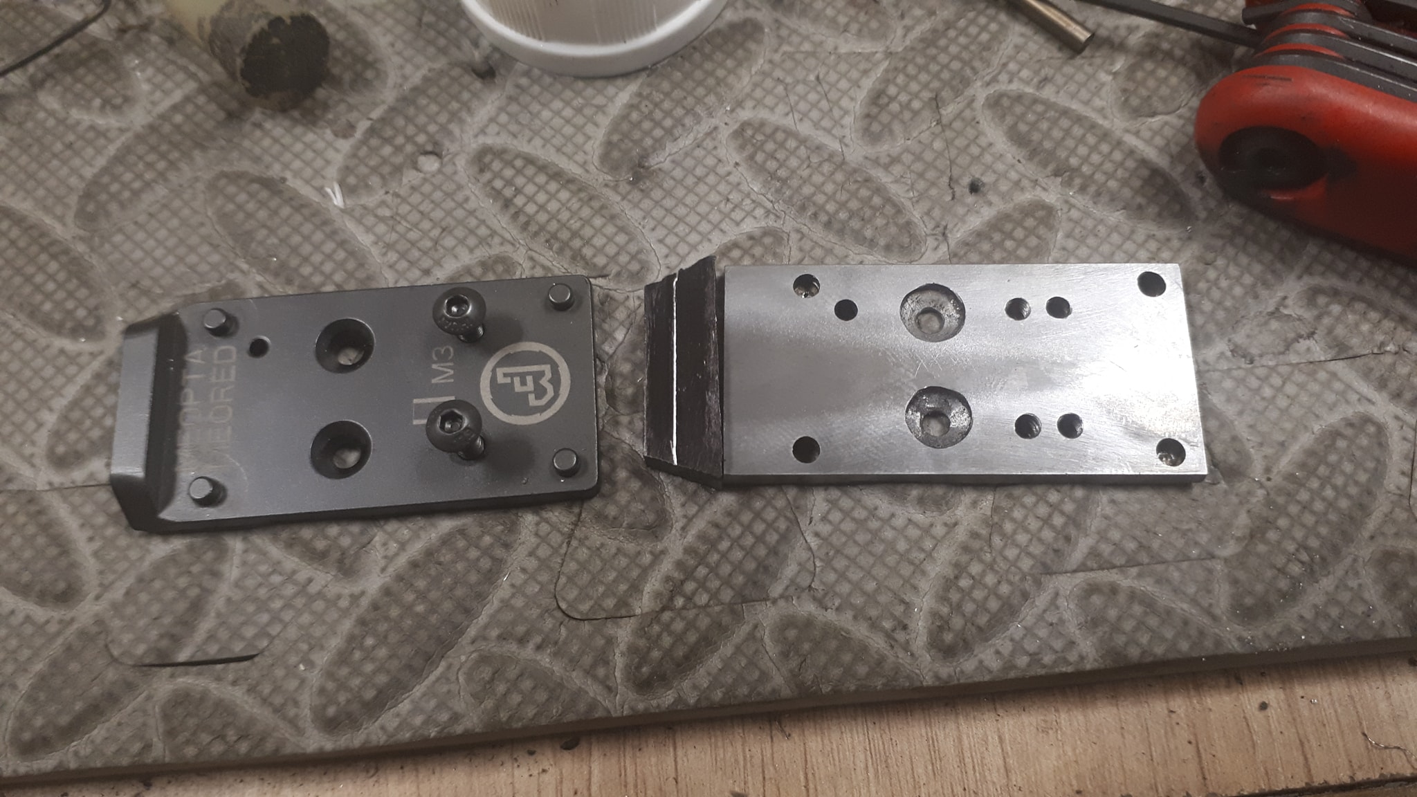 Poste du jour sur la fabrication d'une interface pour point rouge Vortex Venom sur un C… — photo