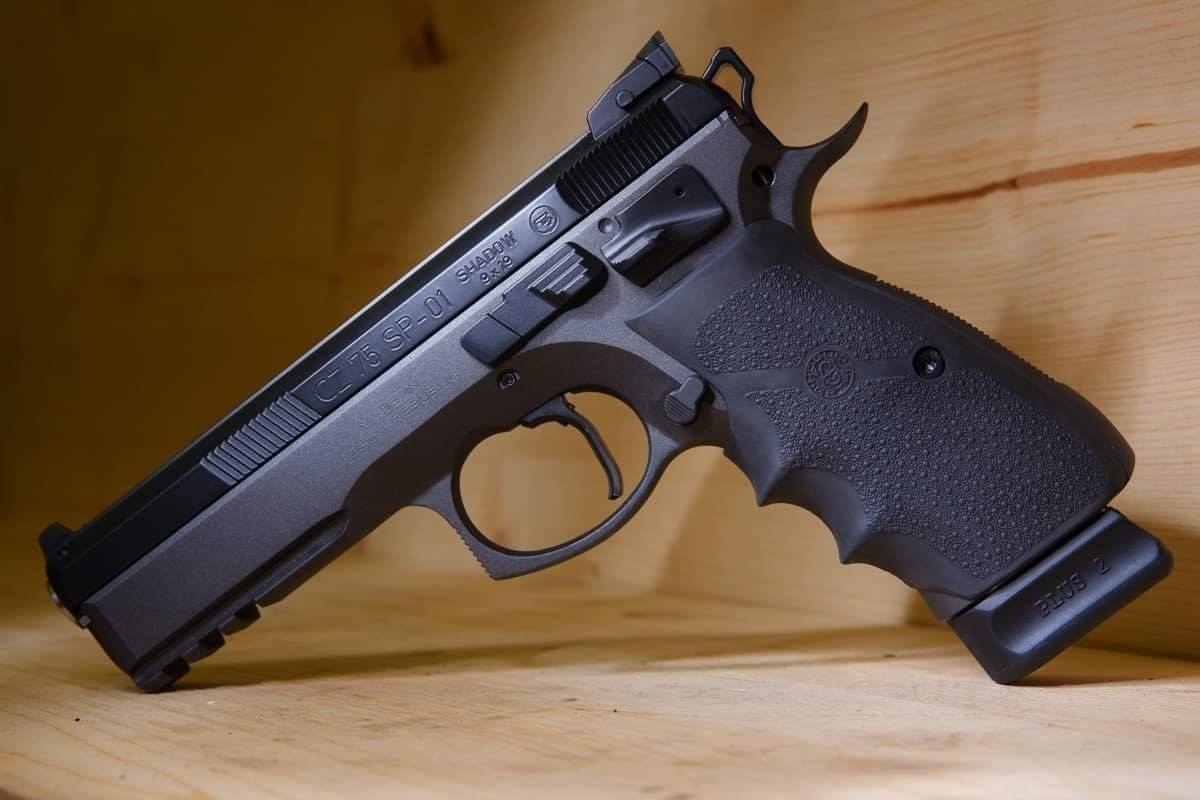 Poste du soir sur ce magnifique CZ SP01 Custom — photo