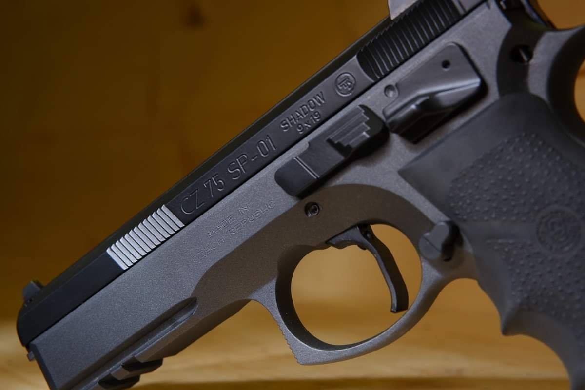 Poste du soir sur ce magnifique CZ SP01 Custom — photo