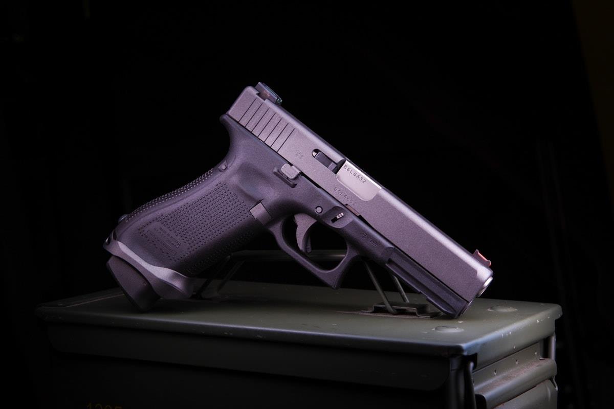 Poste court du Mardi sur le Custom d'un Glock 17 Gen5 travaillé en Bi-Color. Noir & Cer… — photo