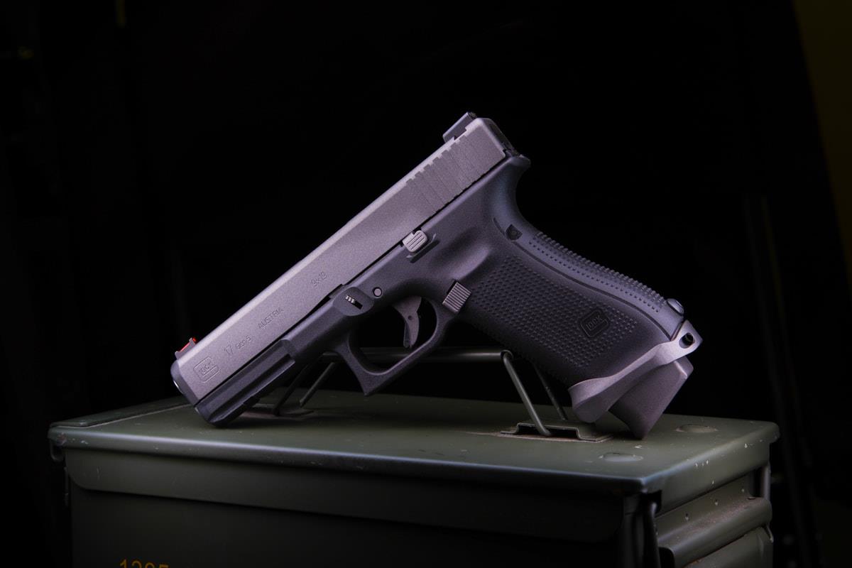 Poste court du Mardi sur le Custom d'un Glock 17 Gen5 travaillé en Bi-Color. Noir & Cer… — photo